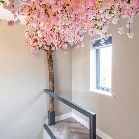 Сasa de vacaciones Treehouse, Modern Luxury Townhouse In *