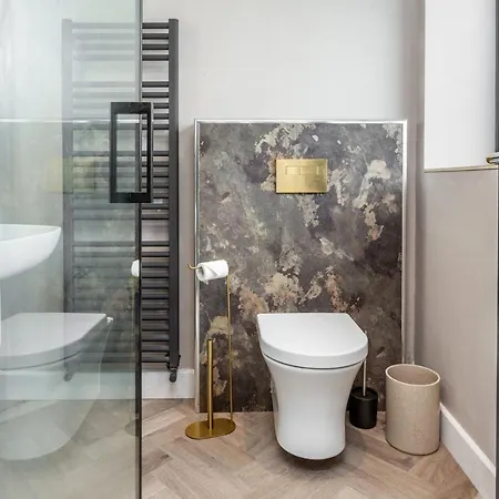 Treehouse, Modern Luxury Townhouse In * York