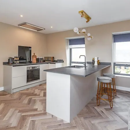 Treehouse, Modern Luxury Townhouse In * York