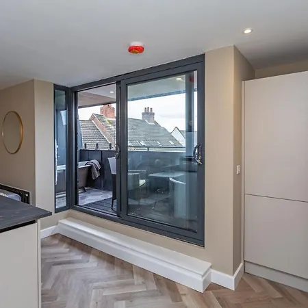 Treehouse, Modern Luxury Townhouse In * York